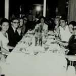 Suna Bozkır, Figen Çeltekli, Zühtü Sezer, Okşan Atasoy, Belkıs Dişbudak ve diğer çevirmenler konferans çalışmasının ardından yemekte(1969)